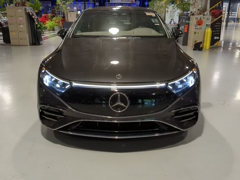 Used 2023 Mercedes-Benz EQS 580 4MATIC Sedan w/ Exclusive Trim Package image 3