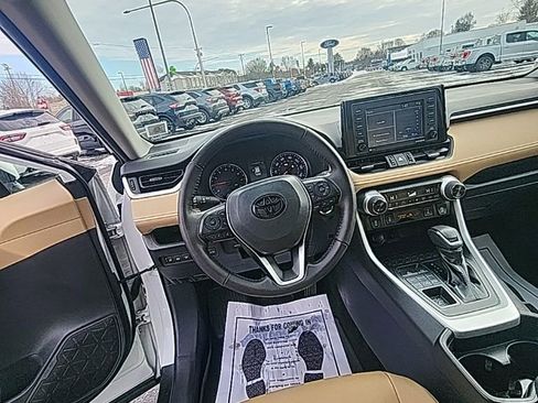 Used 2021 Toyota RAV4 XLE Premium image 2