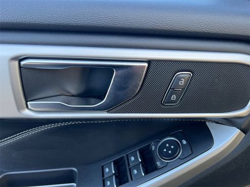 Used 2020 Ford Explorer XLT w/ Equipment Group 202A image 12