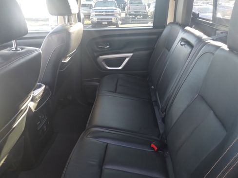 Used 2019 Nissan Titan SL w/ Chrome Package image 15
