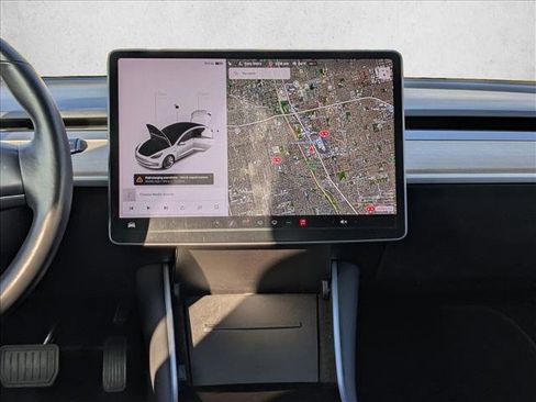 Used 2018 Tesla Model 3 Long Range image 15