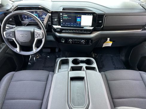 Used 2022 Chevrolet Silverado 1500 RST image 2