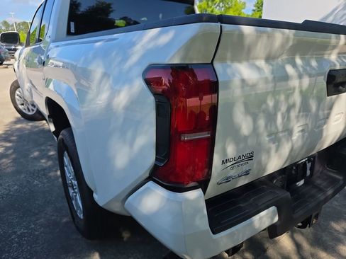 Used 2025 Toyota Tacoma SR5 AWD/4WD image 7