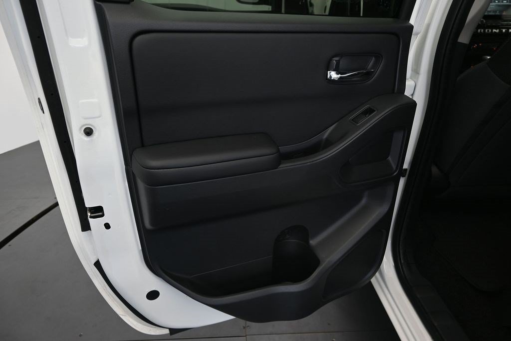 Used 2025 Nissan Frontier SV RWD image 19