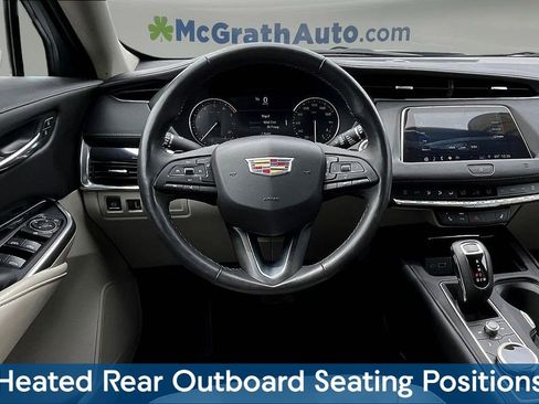 Used 2019 Cadillac XT4 Luxury w/ Cold Weather Package FWD image 9