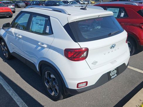 New 2026 Hyundai Venue SEL FWD image 5