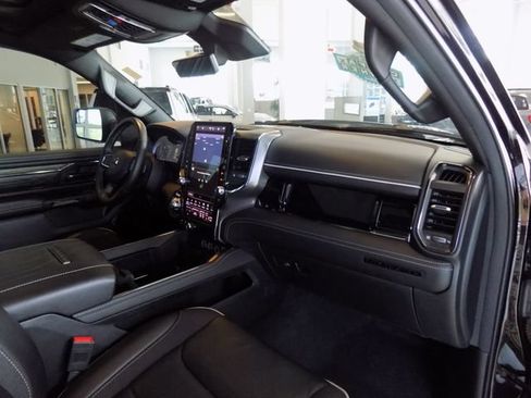 Used 2025 RAM 1500 Limited AWD/4WD image 36