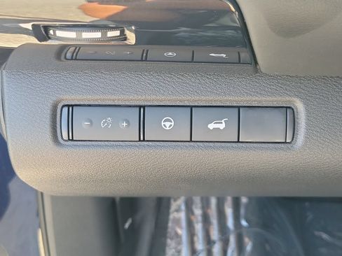 Certified 2026 Nissan Pathfinder SV AWD/4WD image 32