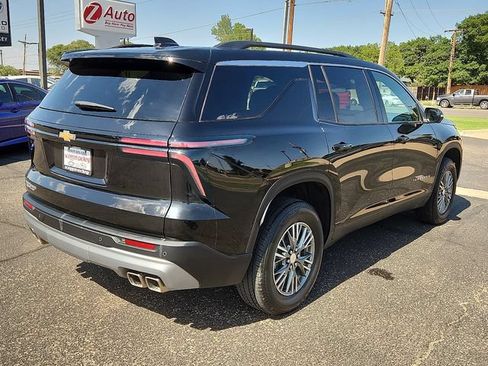 Used 2025 Chevrolet Traverse LT w/ Driver Confidence Package FWD image 4