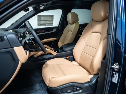 New 2026 Porsche Cayenne AWD/4WD image 5