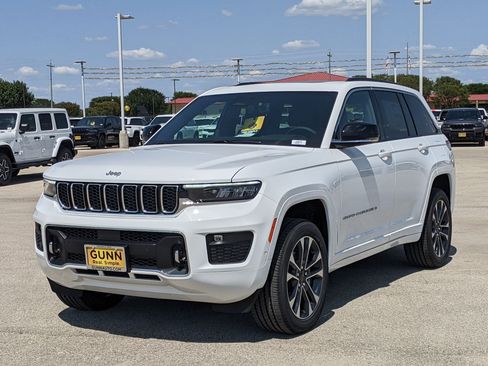 New 2025 Jeep Grand Cherokee Overland w/ Luxury Tech Group IV image 7