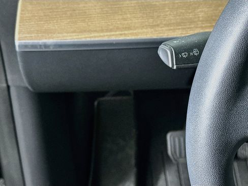 Used 2024 Tesla Model Y Long Range AWD/4WD image 16