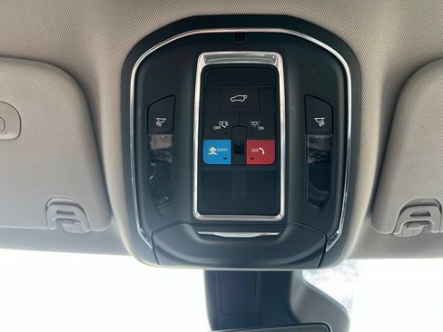 Used 2023 Jeep Wagoneer Series III w/ Preferred Equipment Group AWD/4WD image 26