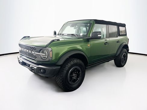 Used 2023 Ford Bronco Badlands image 3