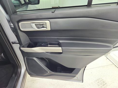 Used 2023 Ford Explorer Limited image 45