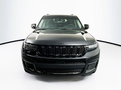 Used 2023 Jeep Grand Cherokee L Limited w/ Luxury Tech Group II image 2