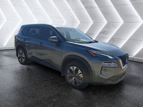 Used 2023 Nissan Rogue SV image 3
