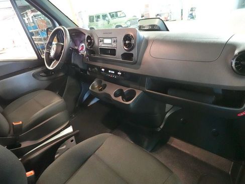 Used 2025 Mercedes-Benz Sprinter 2500 image 23