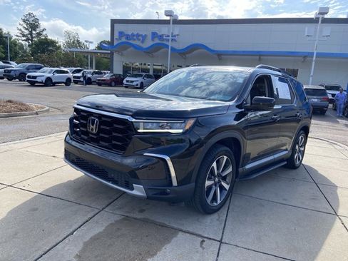 Used 2023 Honda Pilot Touring image 4
