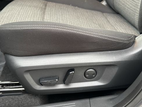 Used 2021 Nissan Rogue SV image 27