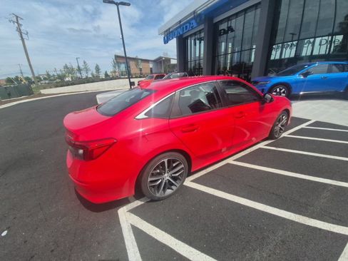 Used 2022 Honda Civic Touring image 5