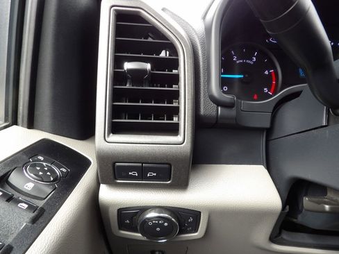 Used 2022 Ford F550 4x4 Crew Cab Super Duty w/ Power Equipment Group image 19