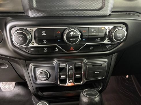 Used 2022 Jeep Gladiator Sport AWD/4WD image 19