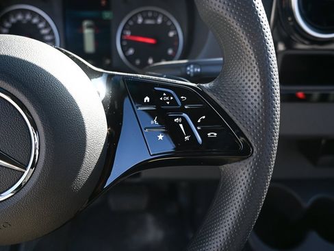 Used 2025 Mercedes-Benz Sprinter 2500 image 11