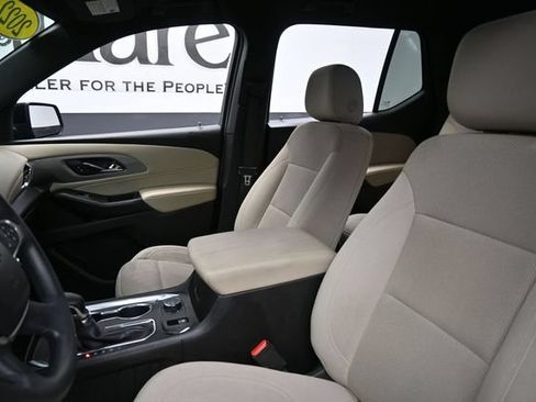 Used 2022 Chevrolet Traverse LS FWD image 17