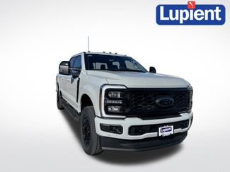 New 2026 Ford F350 Lariat w/ Black Appearance Package 360° Tour