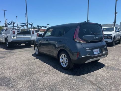 Used 2025 Kia Soul LX w/ LX Technology Package FWD image 5