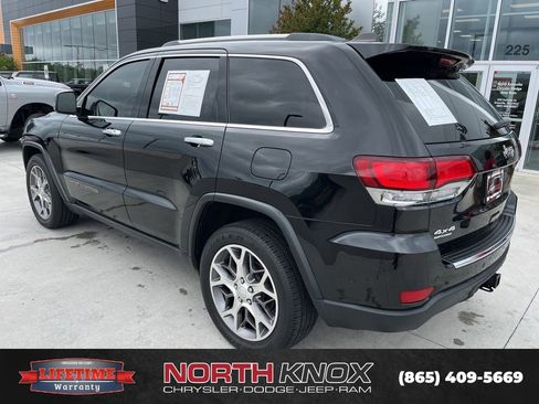 Used 2021 Jeep Grand Cherokee Limited w/ Premium Lighting Group AWD/4WD image 18