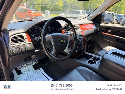 Used 2014 Chevrolet Suburban LT w/ Luxury Package AWD/4WD image 12