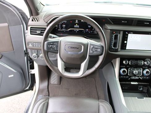 Used 2022 GMC Yukon XL Denali AWD/4WD image 18