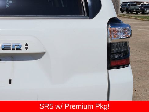 Used 2021 Toyota 4Runner SR5 Premium w/ Moonroof Package RWD image 12