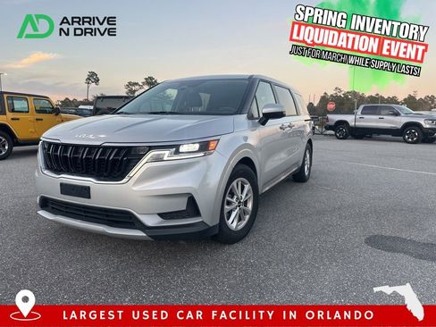 Used 2022 Kia Carnival LX image 1