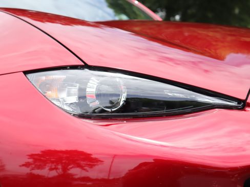 Used 2019 MAZDA MX-5 Miata RF Grand Touring w/ GT-S Package RWD image 32