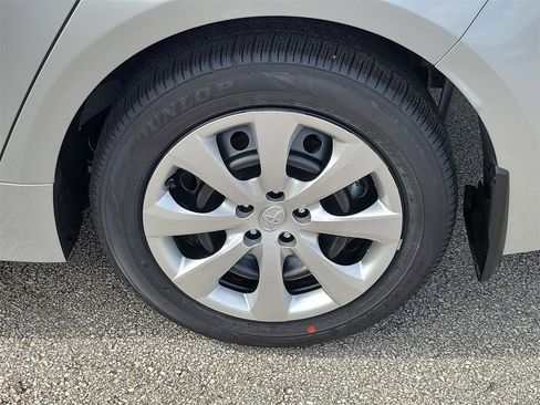Used 2026 Toyota Corolla LE image 5