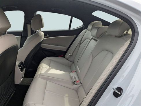 Used 2022 Genesis G70 2.0T image 9