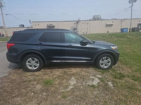 Used 2022 Ford Explorer XLT image 5