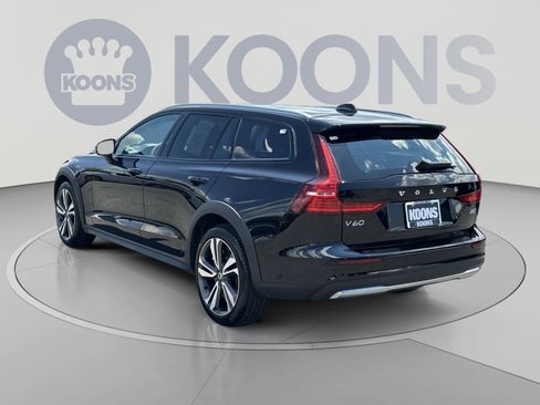 Used 2025 Volvo V60 B5 Cross Country Plus AWD/4WD image 14