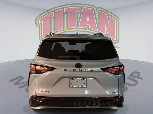 Used 2026 Toyota Sienna XSE image 4