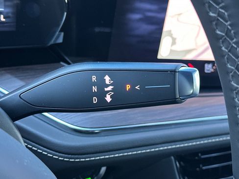 New 2026 Chevrolet Suburban Premier image 23