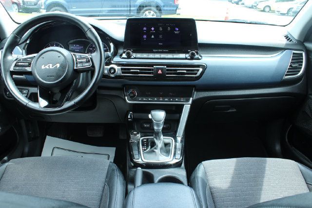 Used 2022 Kia Seltos S FWD image 16