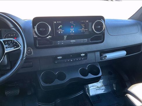 Used 2023 Mercedes-Benz Sprinter 2500 image 6