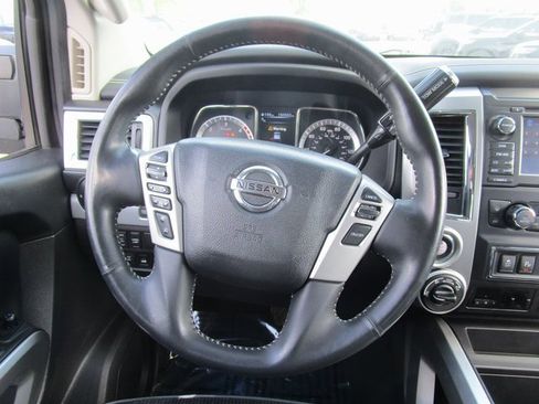 Used 2017 Nissan Titan PRO-4X image 21