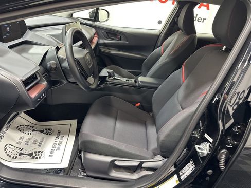 Used 2025 Toyota Prius Plug-In Hybrid image 24