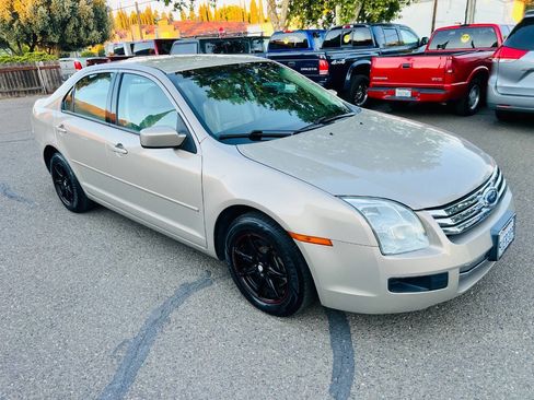 Used 2006 Ford Fusion SE FWD image 2