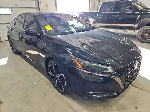 Used 2023 Nissan Altima 2.5 SR image 3