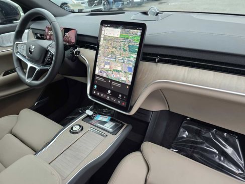 Certified 2025 Volvo EX90 Ultra image 11